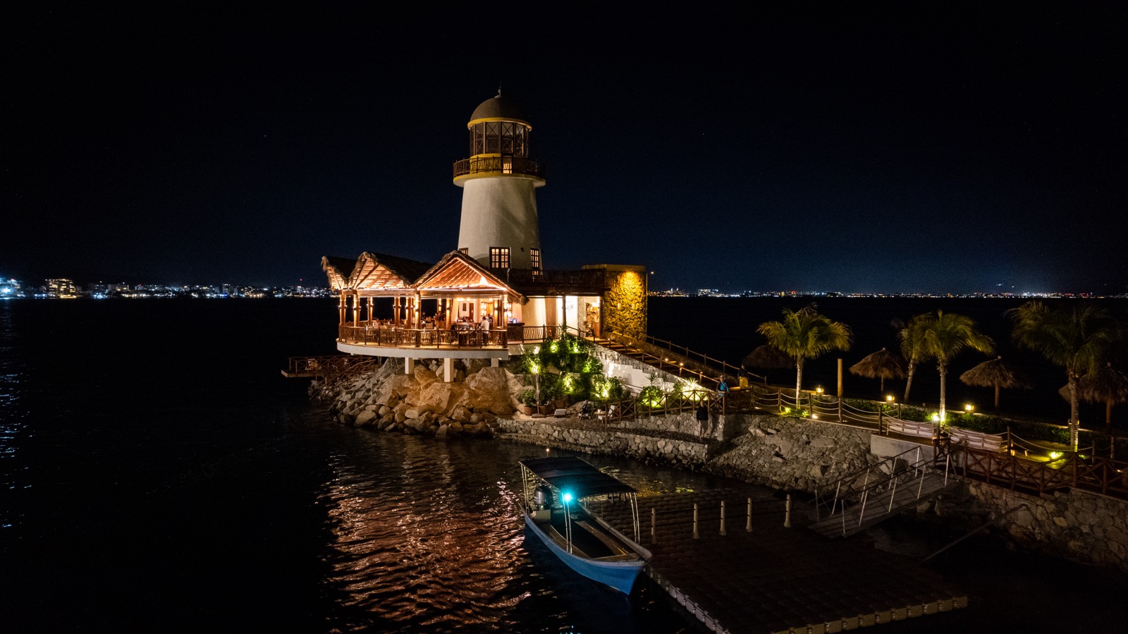 El Faro restaurant at night